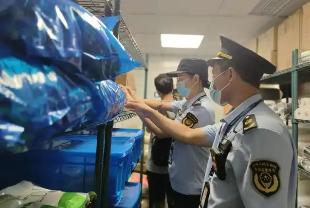 广东仁化县突击检查高速服务区永和大王餐厅食品安全