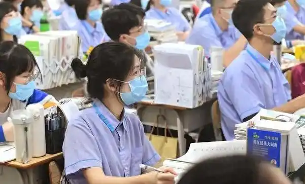 高考复读生激增,应届生升学遇困境,教育内卷加剧