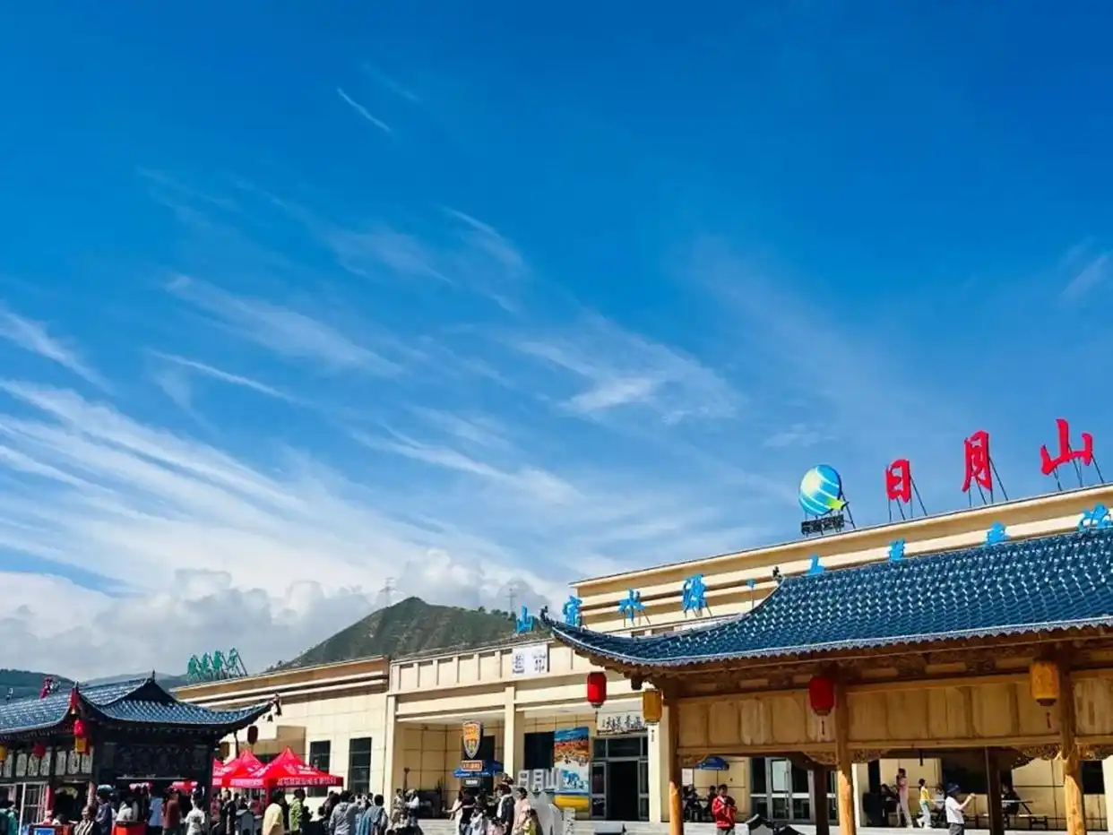 高速服务区盈利揭秘：加油站成顶梁柱，餐饮零售现状如何？