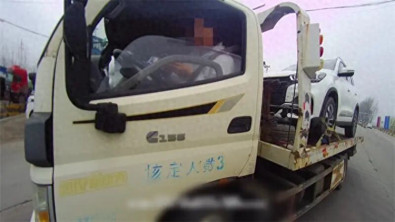 漯河交警查处准驾不符与无证骑电摩等严重交通违法行为