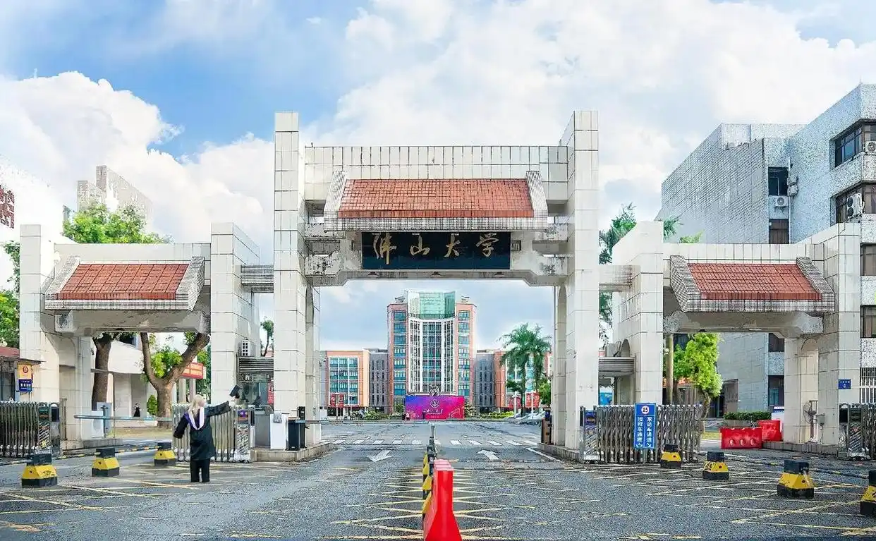 除夕佳节,距高考百日学子坚守向学之心沉淀蓄力