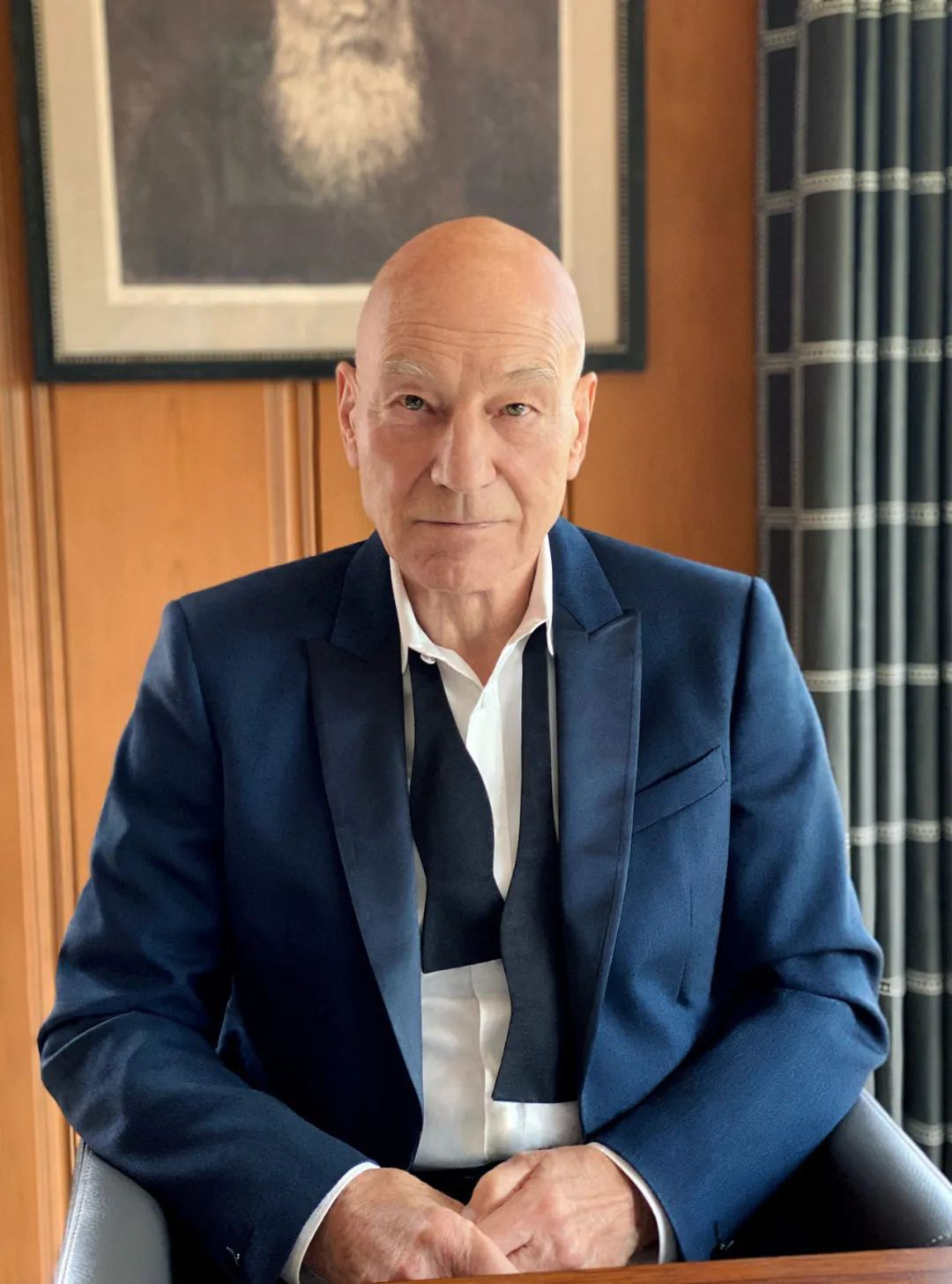 疫情下好莱坞明星居家隔离生活大揭秘及趣事分享