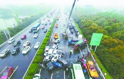 高速事故频发，爆胎占大头！如何避免高速事故看这里