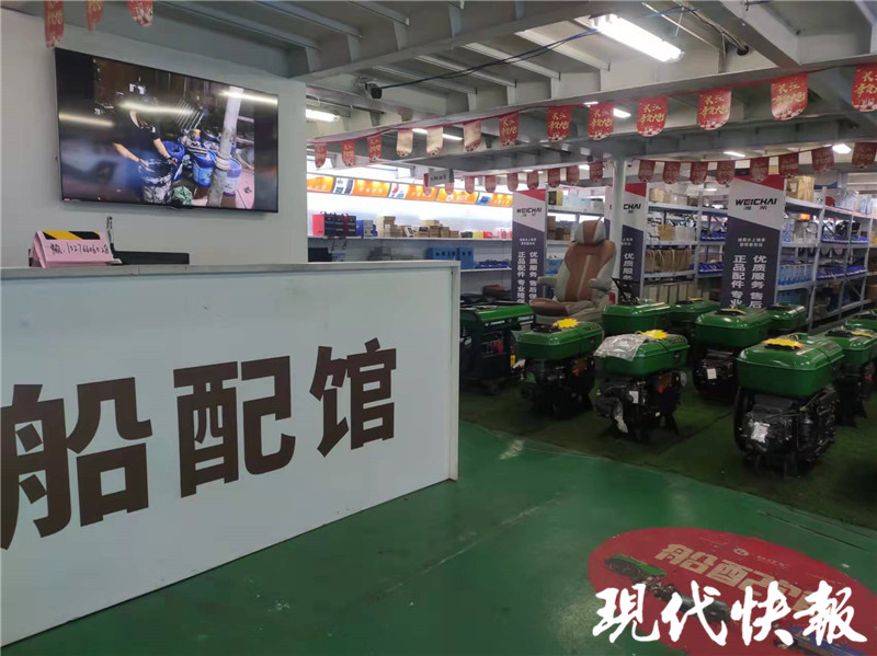 探访长江南京段‘高速服务区’:船舶垃圾污水咋处理?