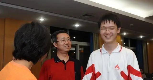 高考理科状元李泰伯求学路坎坷,遭11所名校拒仍坚韧前行