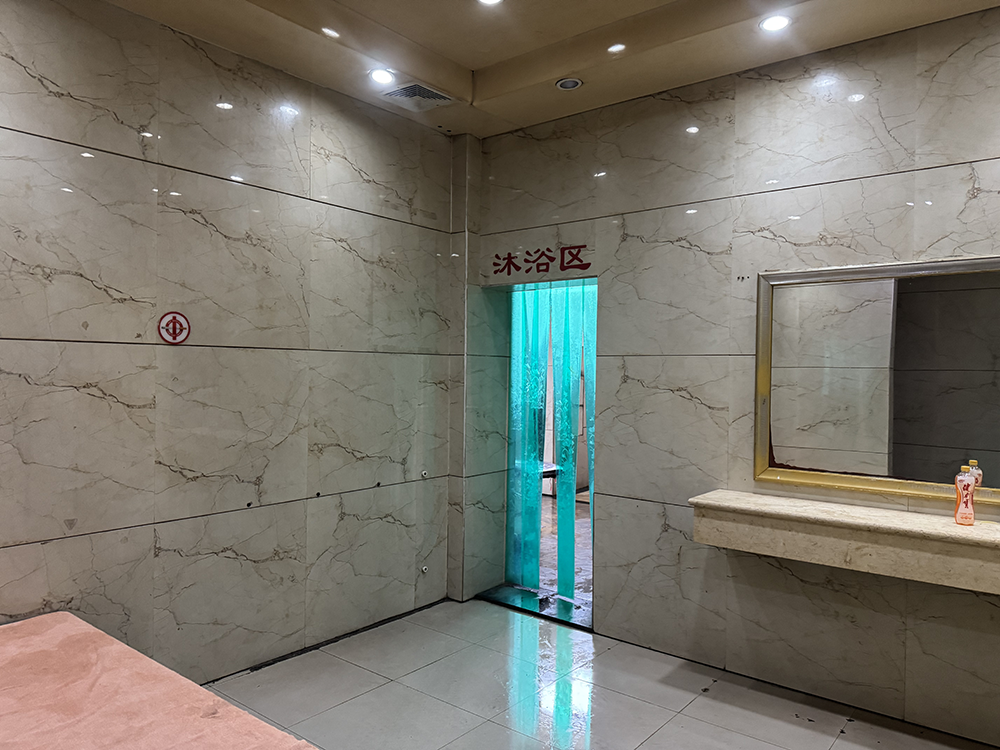 河南最牛高速服务区惊现免费住宿等20项服务,咋回事?