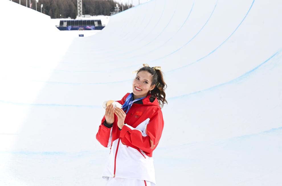 谷爱凌两届冬奥会创佳绩，实现成长与蜕变，成获奖最多滑雪运动员