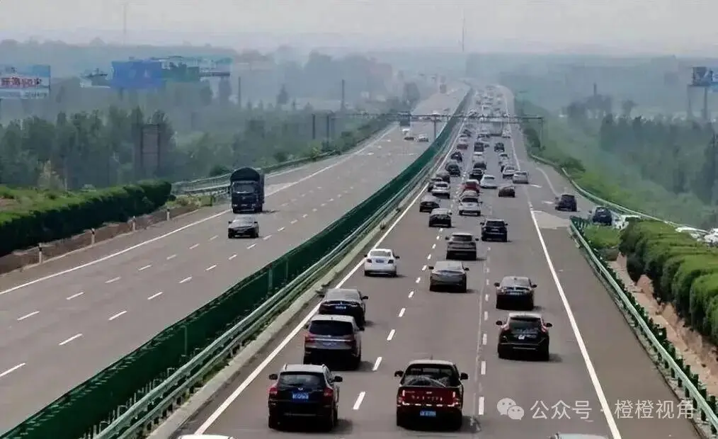 沈海高速3公里实线违章高发，司机叫苦不迭！设计问题引关注