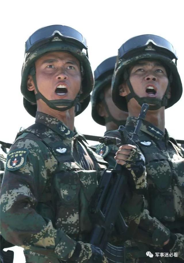 大学新生军训季:了解军训服款式种类及07式军服特点