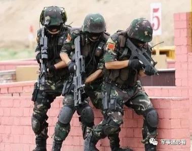 大学新生军训季:了解军训服款式种类及07式军服特点