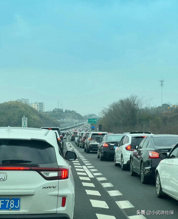 高速应急车道被占咋回事？2026年新规及应对办法全知道